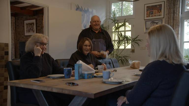 Hans met zijn loges (foto: Boer zoekt Vrouw/KRO-NCRV).