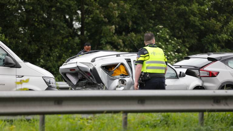 Ernstig ongeluk met drie auto's op de A17 (foto: Christian Traets/SQ Vision). 