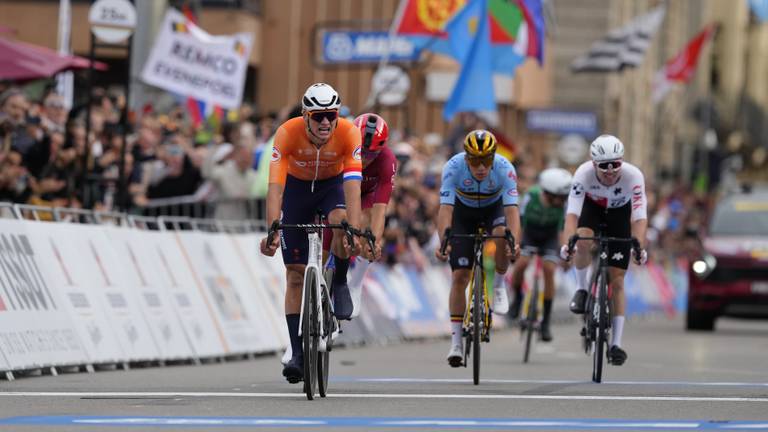 Mathieu van der Poel toen hij over de finish kwam (foto: ANP).