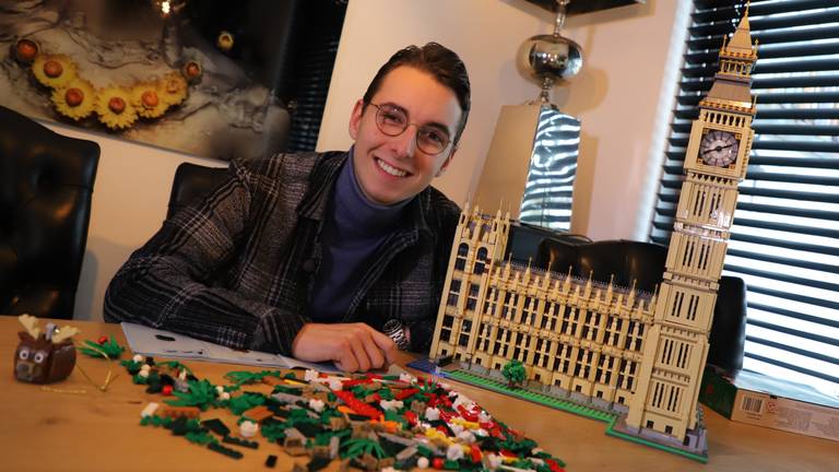 Christiaan Bauer bouwde een replica van de Big Ben (foto: Collin Beijk)