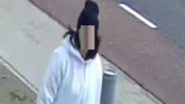 De vrouw wordt nu nog onherkenbaar in beeld gebracht (foto: politie).