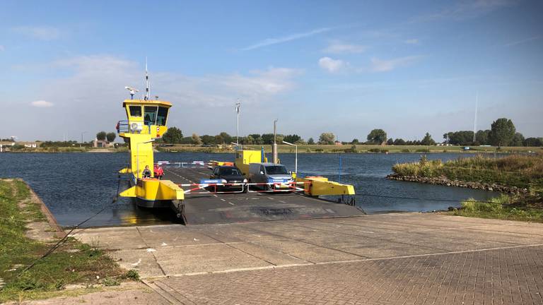 Eén van de Bergsche Maasveren, het Drongelense Veer, aan Waalwijkse kant (eigen foto stichting).