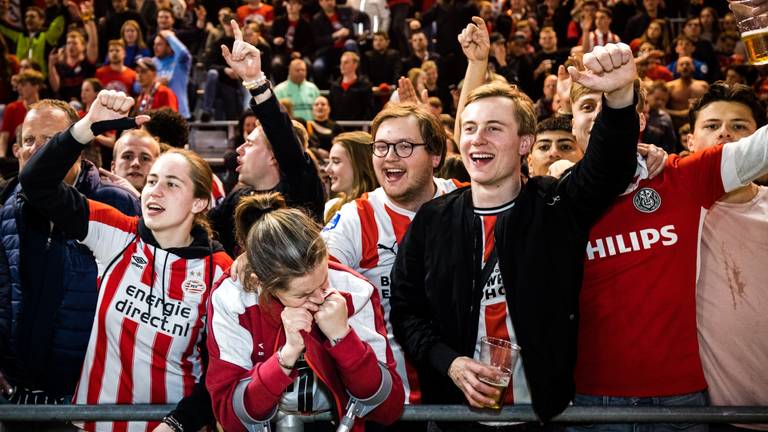 Joy among the fans in the Philips Stadium, after Ajax has been beaten again, for the fourth time this season (photo: ANP).