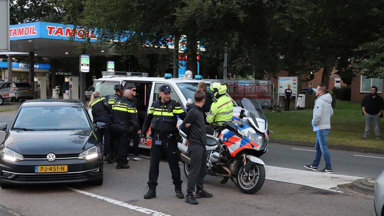 Arrestatie bij de vechtpartij in Waalwijk (foto: Erik Haverhals, FPMB).