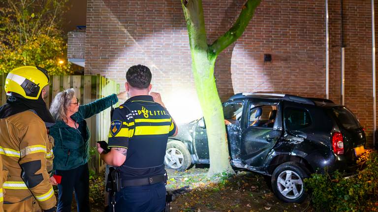 De crash in Oss vond vlak voor middernacht plaats (foto: Gabor Heeres/SQ Vision).