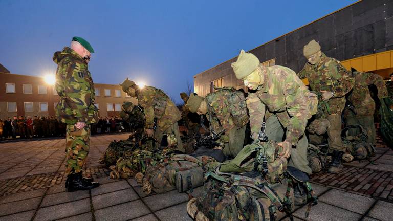 Commando's bij de kazerne in Roosendaal (foto: ANP Photo Robert van den Berge)
