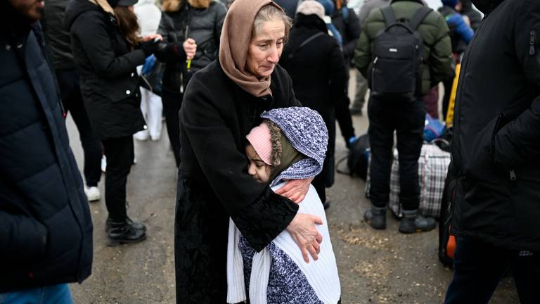 Vluchtelingen bij de grens van Oekraïne met Moldavië (foto: Nikolay Doychinov/ANP).