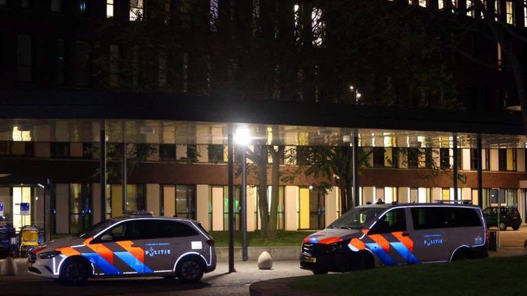 De politie kwam direct na de melding poolshoogte nemen bij het JBZ (foto: Bart Meesters/Meesters Multi Media/SQ Vision).