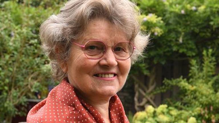 Anneke (77) schreef een boek over horen na 50 jaar stilte (foto: Ed van Alem).