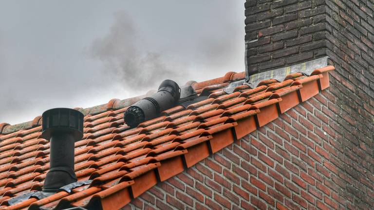 Grote brand in huis in Reusel onder controle, honden in veiligheid gebracht