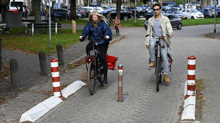 Veel fietspaaltjes zijn onnodig vindt de Fietsersbond in Den Bosch (foto: archief / ANP).