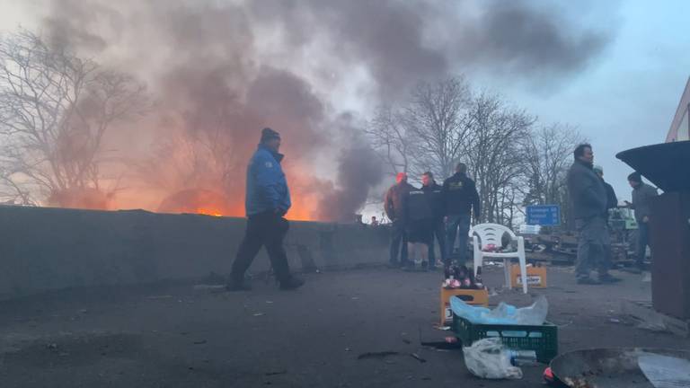 Regionale wegen vol door boerenblokkades bij grensovergangen