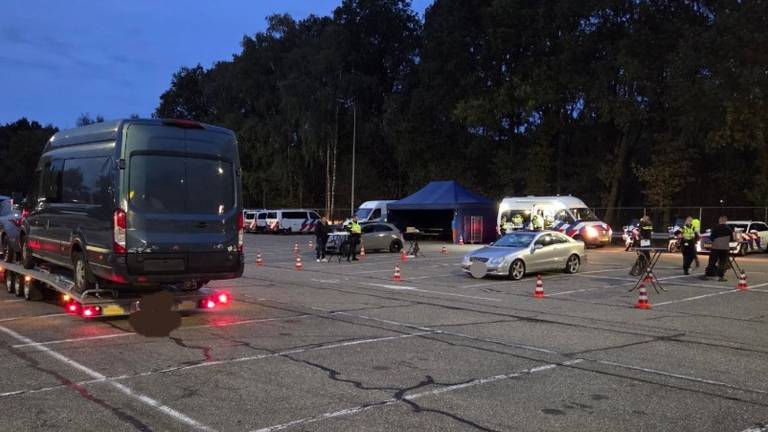 Een beeld van de controle (foto: Verkeerspolitie Oost-Brabant).