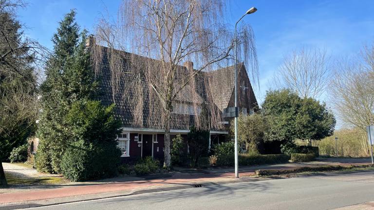 In dit rijtje huizen gebeuren vaker inbraken (foto: Jos Verkuijlen).