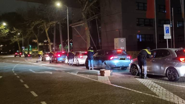 De alcoholcontrole vond plaats op de Ringbaan-West in Tilburg (foto: X/politie Tilburg en omstreken).