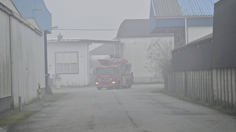 De brandweer aan de Veilingkade in Breda (foto: Tom van der Put/SQ Vision).