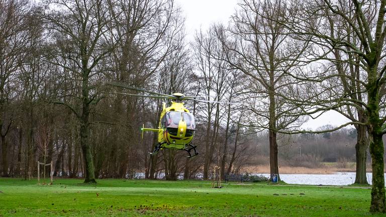 Helikopters en duikteam: nietsvermoedende zwemmer zorgt voor grote commotie