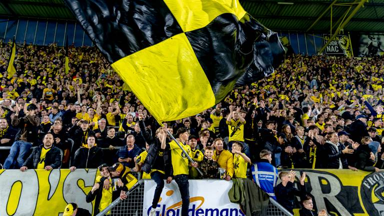 Supporters van NAC hopen zondag en maandag feest te kunnen vieren. (Foto: Marcel van Dorst, Eye4images)