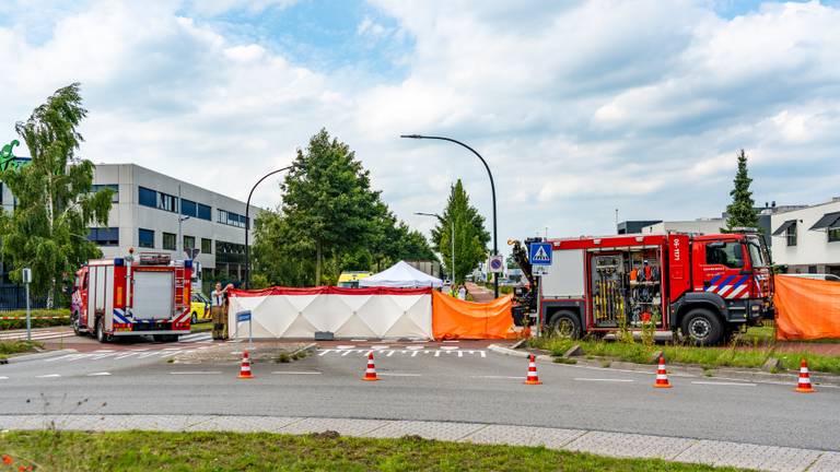 Fietsster (20) uit Tilburg overleden bij ongeluk met vrachtwagen