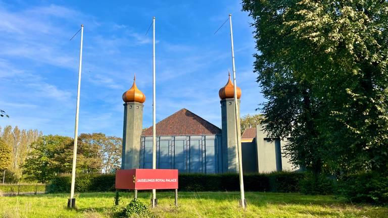 Voormalig feestpaleis Jaiselings Royal Palace bij Wernhout nu (foto: Raoul Cartens).