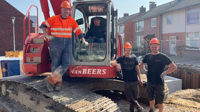 Bouwvakkers in de zon (foto: Imke van de Laar).