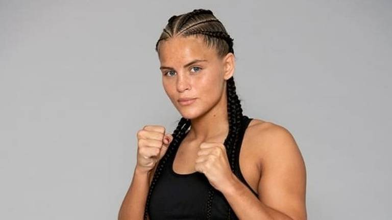 Alicia Holzken.