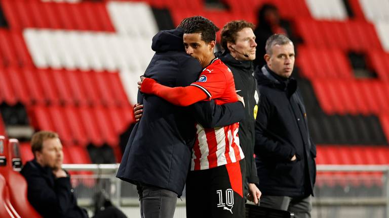 Roger Schmidt en Mohamed Ihattaren (foto:  ANP/Maurice van Steen).