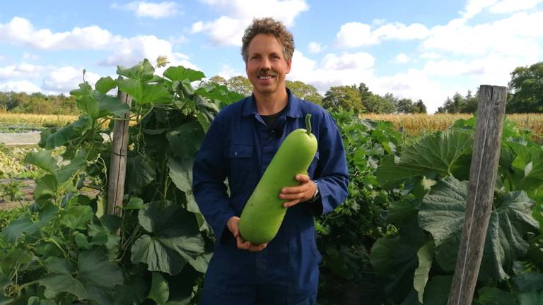 Boer Henk met een fleskalebas.