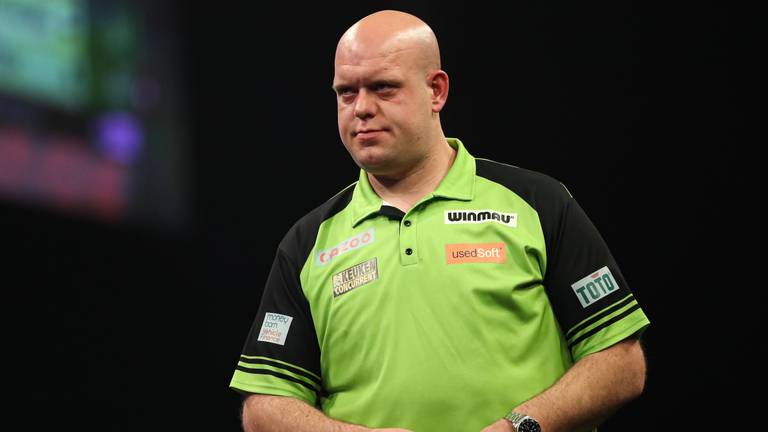 Michael van Gerwen druipt af na een eerdere nederlaag (foto: PDC).