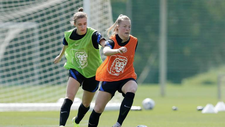 Jill Baijings in actie tijdens de training van het Nederlands Elftal (Beeld: KNVB Media).