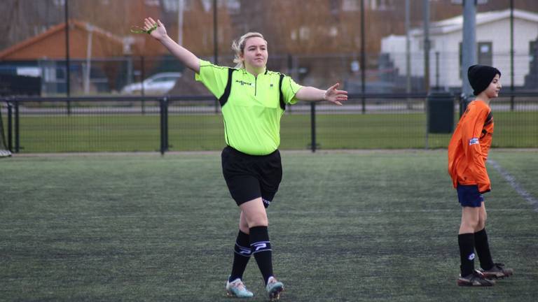 Jennifer droomt van een carrière in het betaald voetbal. (Foto: Arjan van den Haak) 