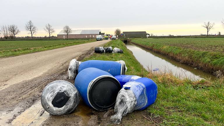 Een drugsdumping in het buitengebied van Made en Hoge Zwaluwe (foto: Jeroen Stuve/SQ Vision).