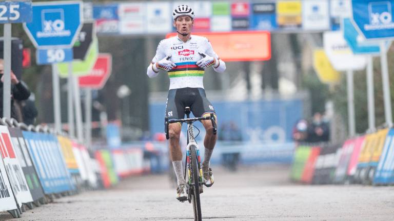 Mathieu van der Poel wint voor de vijfde keer de Scheldecross in Antwerpen (Foto: Orange Pictures)