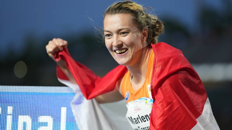 Marlène van Gansewinkel na haar wereldtitel in een wereldrecord (foto: Kenichiro Ogane, AFLO SPORT).