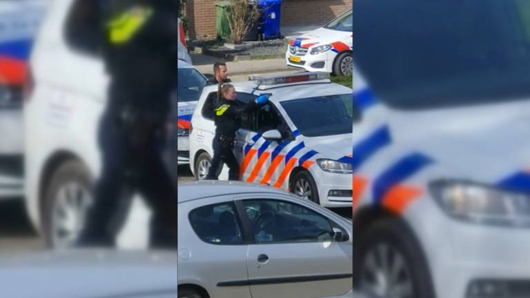 Amateurbeelden van de politieactie. 