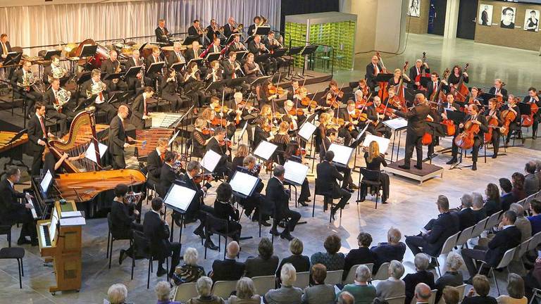 Phil Zuid tijdens het nieuwjaarsconcert in het provinciehuis in Den Bosch.