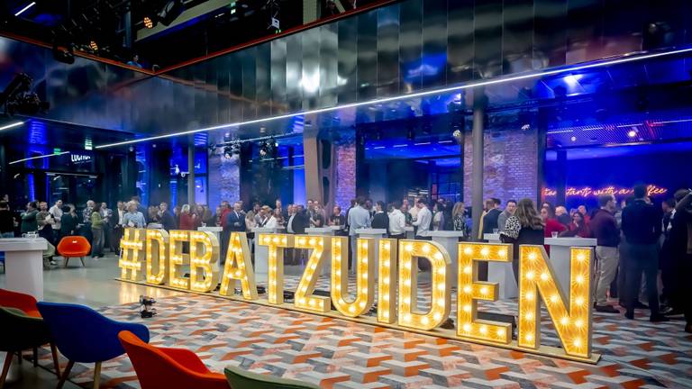 Het decor voorafgaand aan het Debat van het Zuiden bij Mindlabs. (Foto: ANP)