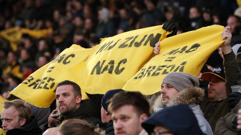 NAC-supporters met spandoek NAC=Breda (Foto: ANP)