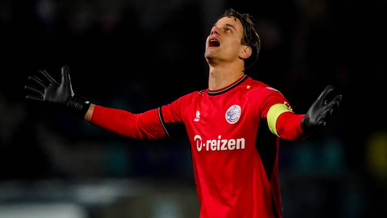 Wouter van der Steen, keeper en aanvoerder van FC Den Bosch, lijkt de wanhoop nabij (foto: Orange Pictures).