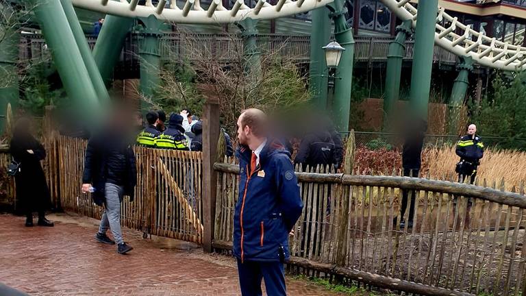 Politie zet 12 jongeren uit de Efteling nadat ze bezoekers uitschelden