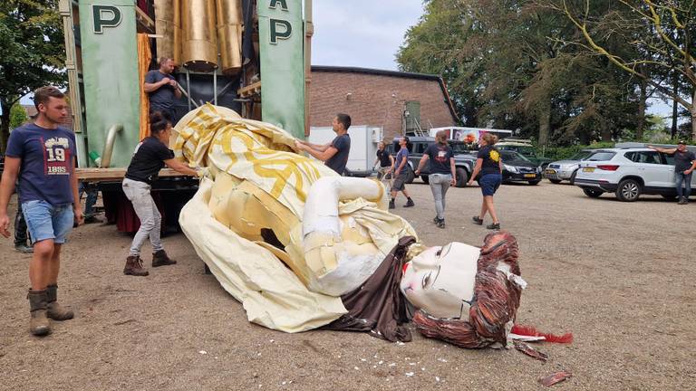 Winnende wagen Brabantsedag nu al gesloopt: 'Ik sta hier te trillen'