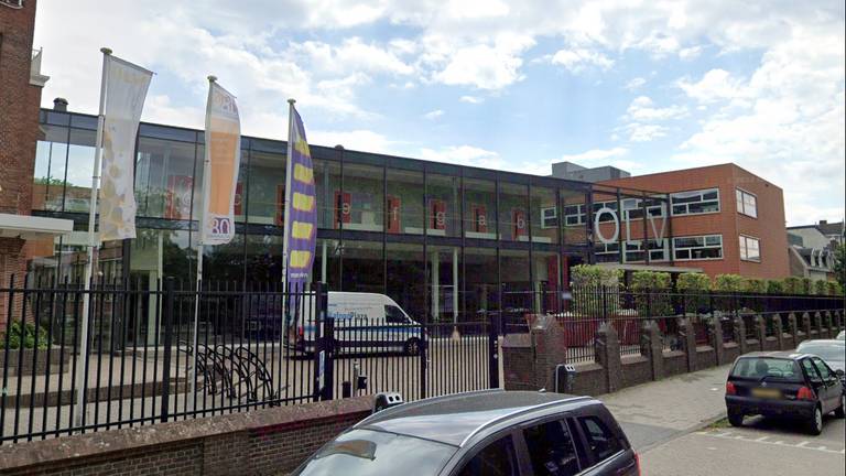 Het Onze Lieve Vrouwelyceum in Breda, een van de bedreigde scholen (foto: Google Maps).