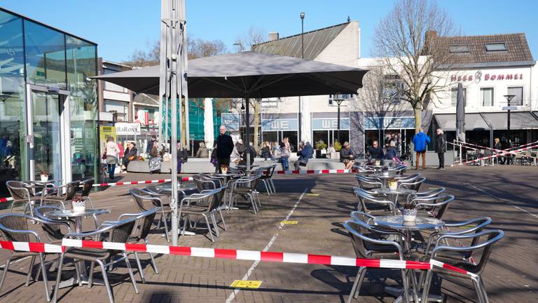 Ook de terrassen in Oss zullen voorlopig leeg blijven (foto: Gabor Heeres).