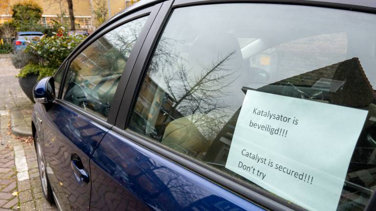 Deze Toyota-eigenaar waarschuwt dieven dat zijn katalysator beveilig is (foto: ANP/Gerard Til).