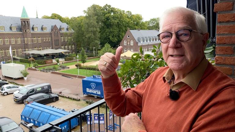 Jack Oprins is heel blij met zijn appartement tegenover Koningsoord (foto: Jan Peels).