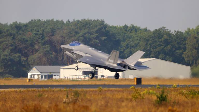 F-35 van de Koninklijke Luchtmacht op Vliegbasis Eindhoven (foto: Collin Beijk).