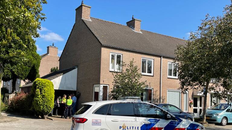 Het huis waar de lichamen zijn gevonden (foto: Bart Meesters/SQ Vision).