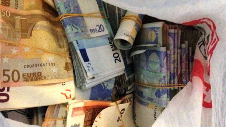 Fransman Met 20 000 Euro Cash In Auto Aangehouden Bij Hazeldonk Omroep Brabant