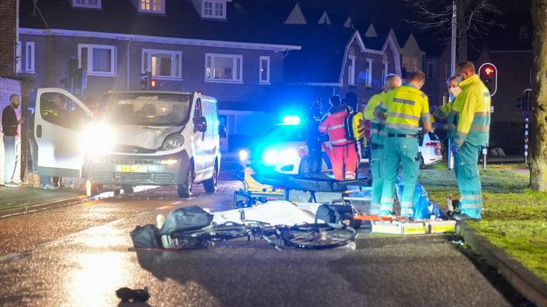 Bij de aanrijding in Oss kwam een fietsster om het leven. Foto: Gabor Heeres/SQ Vision