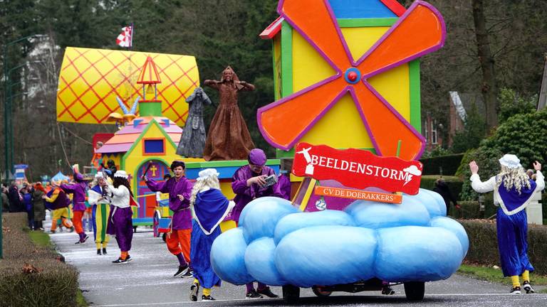 De carnavalsoptocht door Bokkenriek (foto: Ben Saanen)..